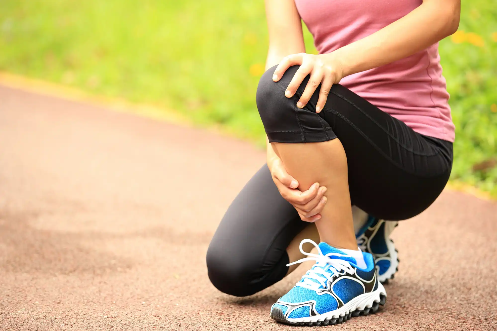 knee pain on active woman